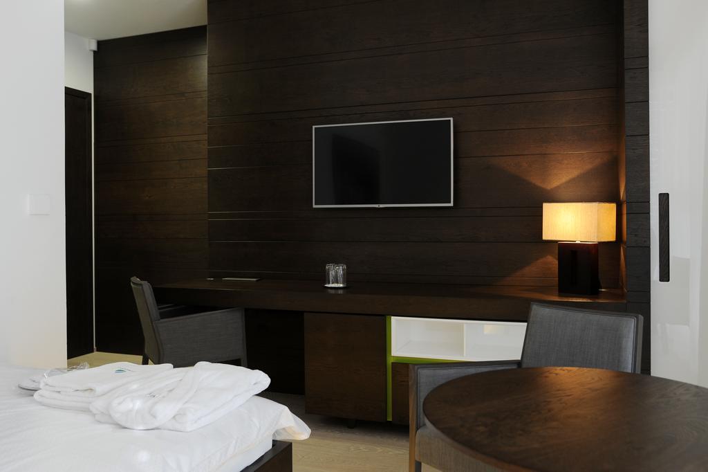 Hotel Harmony Medical & Wellness-Free Parking, 1,8Km From The Center Kroměříž Cameră foto